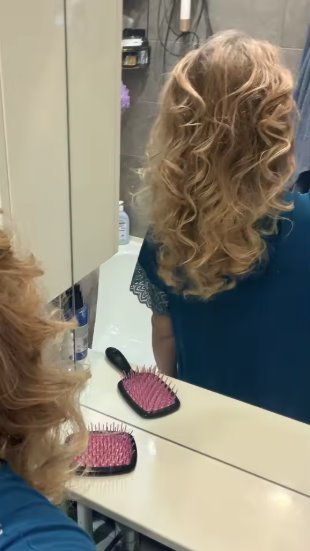 Customer photo: long wavy hair the morning after wearing the kit overnight